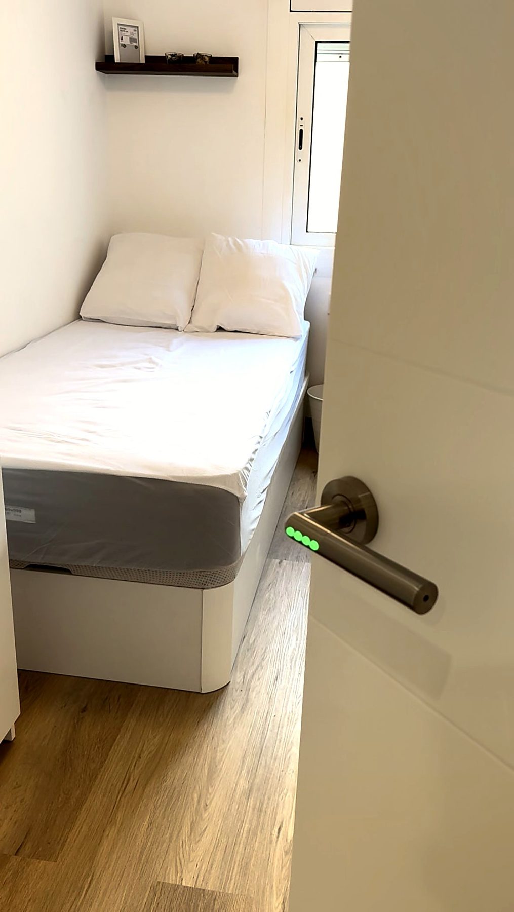 Puerta de la habitación con cerradura individual